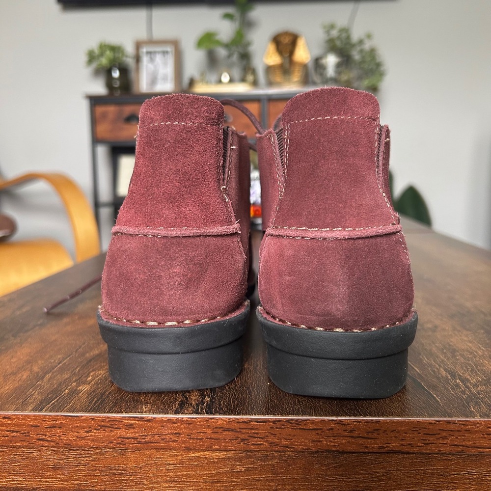 Clarks Womens 10W Burgundy Suede Lace Up Desert Chukka Boots 26104703 Moc Toe - Picture 4 of 6